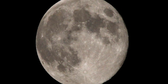 A full moon sits over the Washington region on the night of moon walking astronaut Neil Armstrong's funeral seen from northern Virginia, August 31, 2012. Armstrong was the first man to walk on the moon in 1969 while a crew member of the moon landing Apollo 11 mission. REUTERS/Larry Downing (UNITED STATES - Tags: OBITUARY SOCIETY ENVIRONMENT) - RTR37CO7
