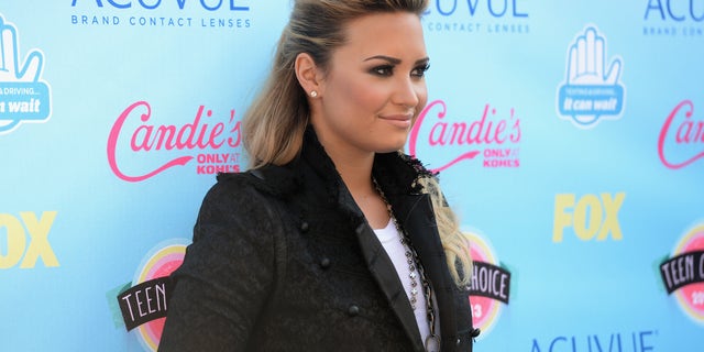 Singer Demi Lovato attends the Teen Choice Awards 2013 at Gibson Amphitheatre on August 11, 2013 in Universal City, California.