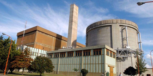 Embalse. Central Nuclear. Vista de la planta, desde adentro del predio. Foto Rinaudo, 26.4.08 26ato4.jpg 3322979