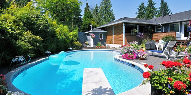backyard-pool