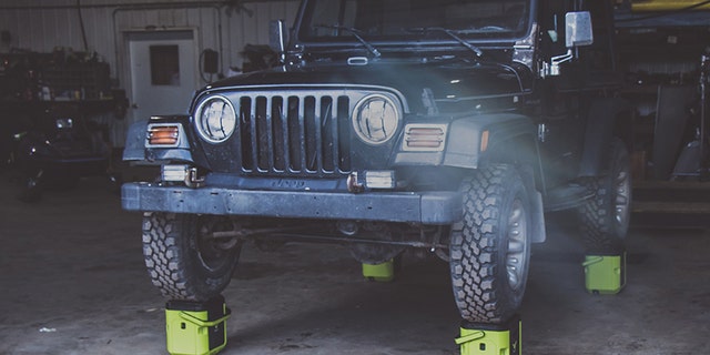 OXX COFFEEBOXXes supporting a jeep (OXX)