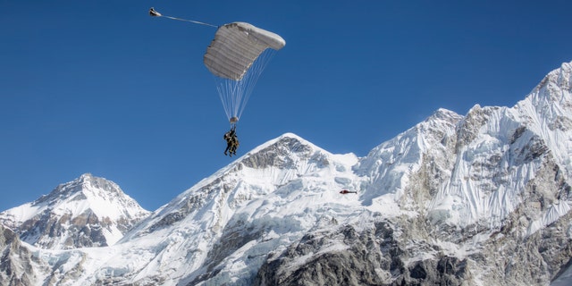 CPS Everest Skydive 2016 Fall Expedition (Complete Parachute Solutions).