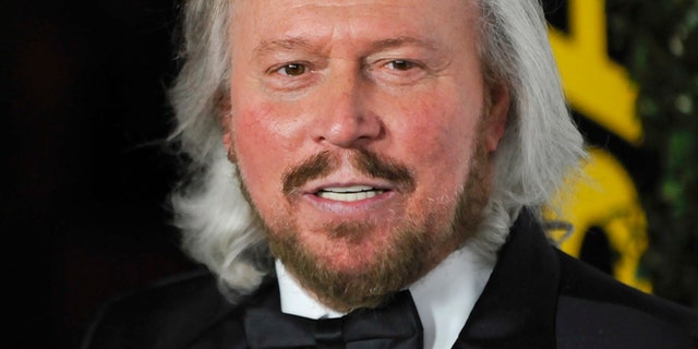 Singer and honoree Barry Gibb arrives at the 2011 G'Day USA Los Angeles Black Tie Gala in Los Angeles, California, January 22, 2011. REUTERS/Gus Ruelas (UNITED STATES - Tags: ENTERTAINMENT HEADSHOT) - RTXWY3P