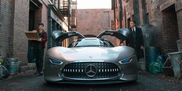 Batman gets stunning Mercedes in next month's 'Justice League' and ...