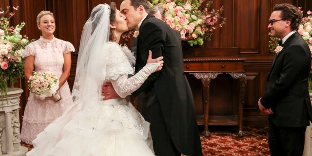 Bialik explains that she decided to wear the big frilly dress for her character Amy, who wanted to feel pretty on her wedding day even if she didn't.