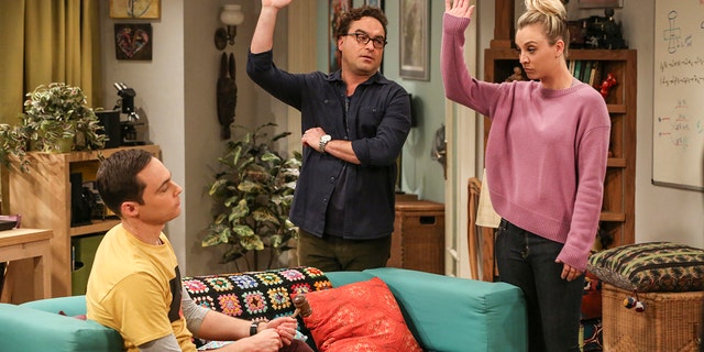 "The Tenant Disassociation" - Pictured: Sheldon Cooper (Jim Parsons), Leonard Hofstadter (Johnny Galecki) and Penny (Kaley Cuoco). When Leonard learns Sheldon is the president of the tenants association, he decides to run against him. Also, Bernadette encourages Wolowitz and Koothrappali to find the owner of a drone after they find it in the backyard, on THE BIG BANG THEORY, Thursday, April 5 (8:00-8:31 PM, ET/PT) on the CBS Television Network. Photo: Michael Yarish/Warner Bros. Entertainment Inc. ÃÂé 2018 WBEI. All rights reserved.