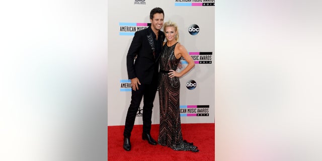 Luke Bryan poses with his wife.