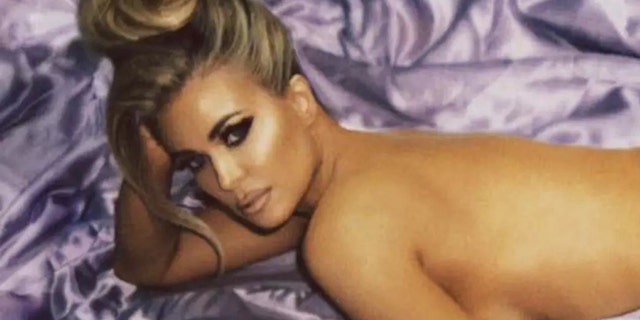 Carmen Electra poses nude for shoot with photographer Eli Russell Linnetz.