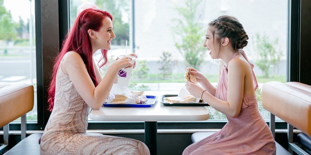 The pair also grabbed a bite to eat during their photo session.