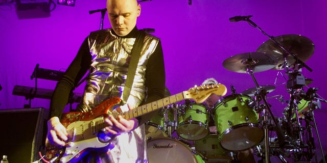 Billy Corgan, lead singer for the Smashing Pumpkins, performs during the bands final show December 2, 2000 at the Metro Theatre in Chicago. The band, which got its start playing at the venue, is splitting up after 13 years and 17 million albums sold. - RTXK61O