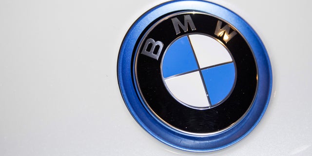 A BMW emblem is pictured at the 2015 New York International Auto Show in New York City, in this April 2, 2015 file photo. Record sales of SUVs helped German carmaker BMW AG to beat first-quarter profit forecasts, despite slowing demand growth in China. REUTERS/Eric Thayer/Files - RTX1BSDA