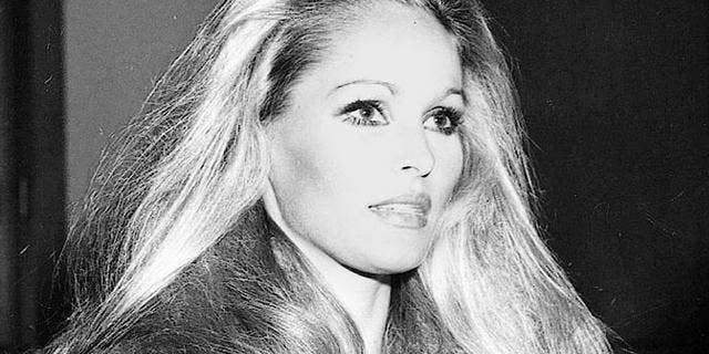 ** ARCHIV ** Die Schauspielerin Ursula Andress, fotografiert am 3. Juni 1969 in Hollywood. Die bei Bern aufgewachsene Schweizerin Ursula Andress begeht am Sonntag, 19. Maerz 2006, ihren 70. Geburtstag. (AP Photo)