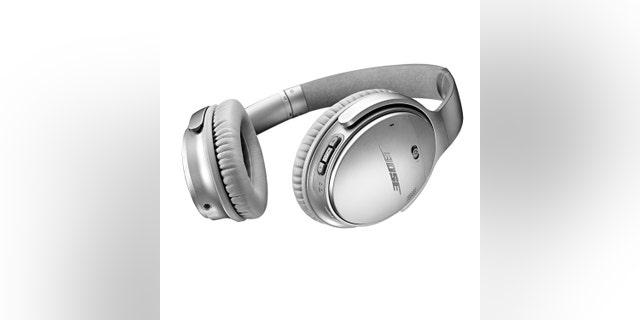 Bose QuietComfort 35 wireless headphones (Bose).