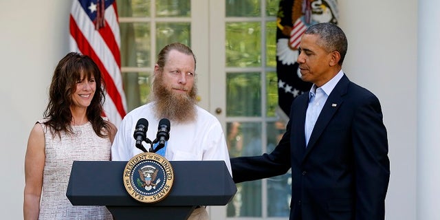 U.S. President Barack Obama (R) watches as Jami Bergdahl (L) and Bob Bergdahl talk about the release of their son, prisoner of war U.S. Army Sergeant Bowe Bergdahl, during a statement in the Rose Garden at the White House in Washington May 31, 2014. Obama, flanked by the parents of Army Sergeant Bowe Bergdahl, a U.S. soldier who is being released after being held for nearly five years by the Taliban, said in the White House Rose Garden on Saturday that the United States has an "ironclad commitment" to bring home its prisoners of war. REUTERS/Jonathan Ernst (UNITED STATES - Tags: POLITICS MILITARY) - GM1EA610J6201