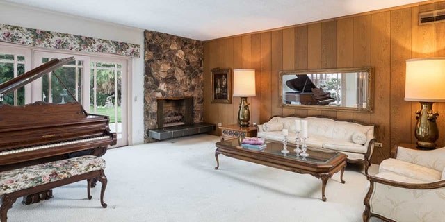 The actual interior does, however, features wood-paneled walls and a rock fireplace like the series.