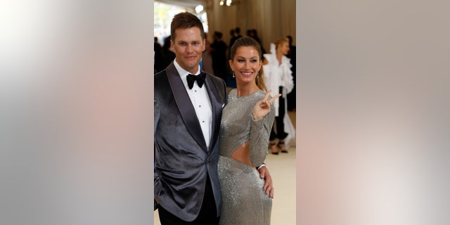 Metropolitan Museum of Art Costume Institute Gala - Rei Kawakubo/Comme des Garcons: Art of the In-Between - Arrivals - New York City, U.S. - 01/05/17 - Gisele Bundchen and husband, New England Patriots NFL quarterback Tom Brady. REUTERS/Lucas Jackson - HP1ED511RC0CW