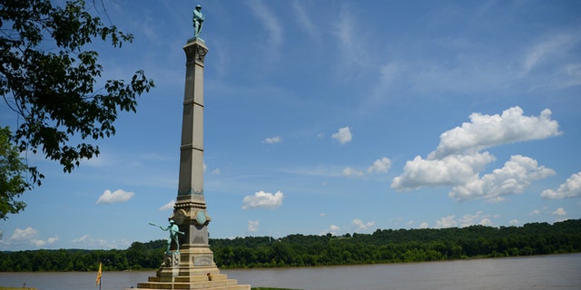 A memorial to Confederate soldiers stands on the banks of the Ohio River in Brandenburg, Kentucky, U.S. May 29, 2017. The memorial was recently removed from the campus of the University of Louisville. REUTERS/Bryan Woolston - RC19639698A0