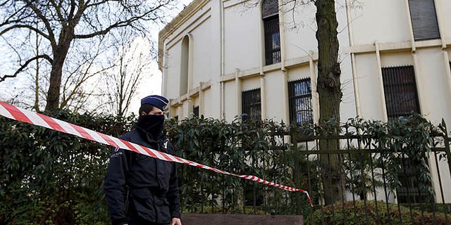 A Belgian police officer stands guard outside the Grand Mosque in Brussels, Belgium. (REUTERS/Francois Lenoir)