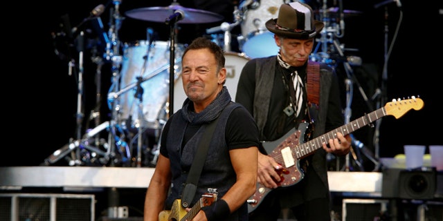 Bruce Springsteen signed an absence note for a fifth grader