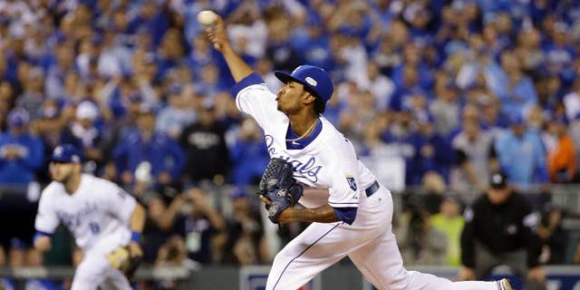Kansas City Royals pitcher Yordano Ventura throws during the first inning of Game 2 of baseball's World Series against the San Francisco Giants Wednesday, Oct. 22, 2014, in Kansas City, Mo. (AP Photo/David J. Phillip)