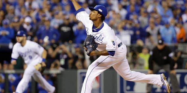 Kansas City Royals pitcher Yordano Ventura throws during the first inning of Game 2 of baseball's World Series against the San Francisco Giants Wednesday, Oct. 22, 2014, in Kansas City, Mo. (AP Photo/David J. Phillip)