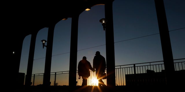 Baseball fans arrive at Busch Stadium for Stadium Game 4 of baseball's World Series between the St. Louis Cardinals and the Boston Red Sox, Sunday, Oct. 27, 2013, in St. Louis. (AP Photo/Charlie Riedel)