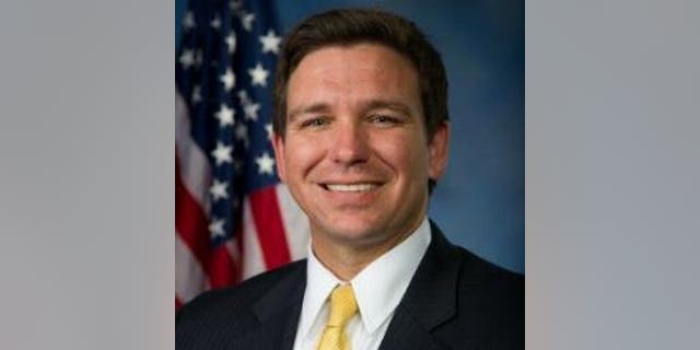   The Florida legislature on Thursday sent Governor Ron DeSantis a high-profile Republican bill banning sanctuary policies protecting undocumented immigrants and forcing law enforcement officials to cooperate with federal authorities. 39; immigration. (FILE)