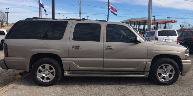 A photo of a similar vehicle, 2003 GMC Yukon LX with black rims, (not the same one) that the Hart family was in before the deadly crash.