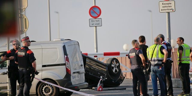 A Spanish police officer killed four suspects who carried out the terror attack in the Catalan seaside town of Cambrils, an officer said.