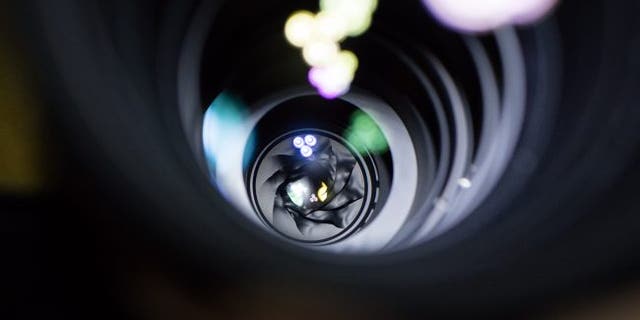 The damaged iris of a Canon 600mm f/4L IS II USM (Lensrentals).