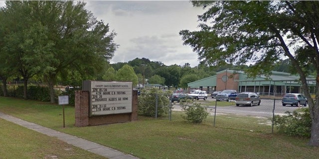 A fifth-grade teacher at Canopy Oaks Elementary in Tallahassee, Fla., asked students to use geneder-neutral pronouns in the classroom.
