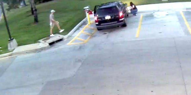 Man tells Missouri cops his son is man in video carjacking vehicle ...