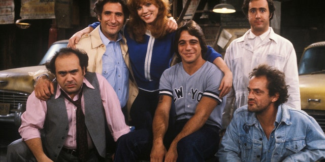 Danny DeVito, Judd Hirsch, Marilu Henner, Tony Danza, Andy Kaufman, Christopher Lloyd.