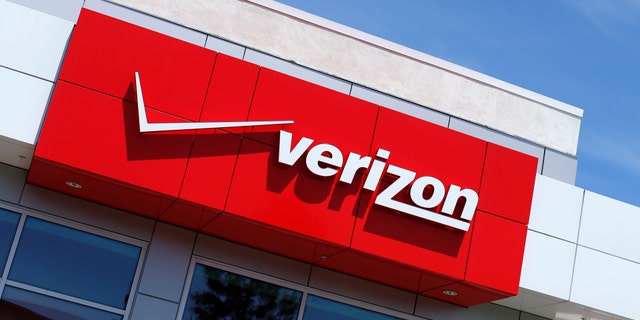 File photo: The logo of Dow Jones Industrial Average stock market index listed company Verizon is seen at a retail store in San Diego, California April 21, 2016. (REUTERS/Mike Blake)