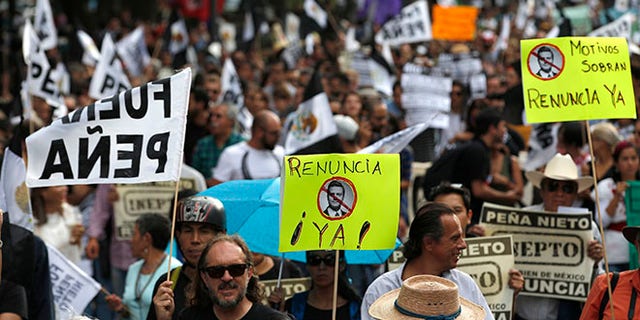 ccc3d9a9-Mexico Protest