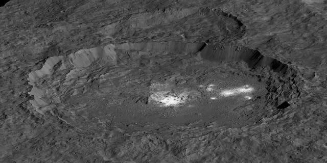 A view of the bright spots of the dwaf planet Ceres' Occator Crater. Cerealia Facula lies in the middle, while Vinalia Faculae is off to the right.