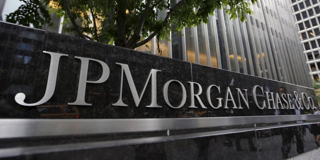 A view of the exterior of the JP Morgan Chase & Co. corporate headquarters in New York City May 20, 2015. REUTERS/Mike Segar/Files - RTSS8RV