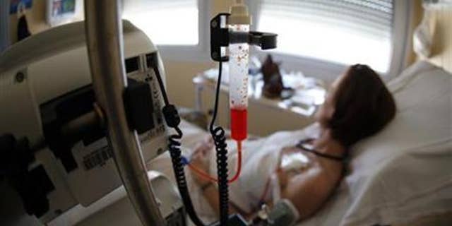 A patient receives chemotherapy treatment for breast cancer at the Antoine-Lacassagne Cancer Center in Nice July 26, 2012. REUTERS/Eric Gaillard