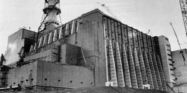 The reactor number four of the Chernobyl nuclear power plant is visible in this archive photo of December 2, 1986, after the completion of the work to bury it in the concrete as a result of the l '. explosion of the plant. (Reuters)