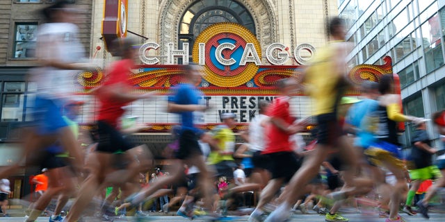 Runners participate in the Chicago Marathon in downtown Chicago, Illinois, October 13, 2013. REUTERS/Jim Young