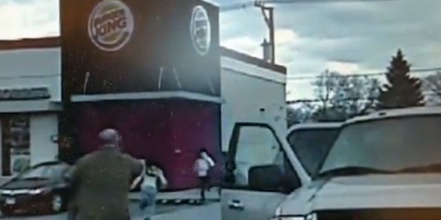 The moment police chased 3 suspects suspected of firing at a funeral procession in December.