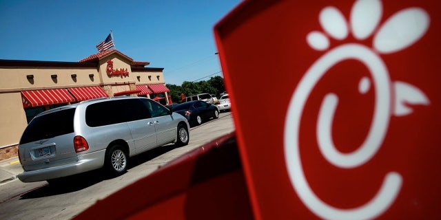 Yes, fast food means a casual dining environment, but that doesn’t mean you should leave behind a mess of gigantic proportions