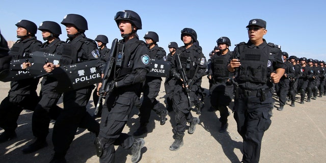 Soldados chinos en Xinjiang