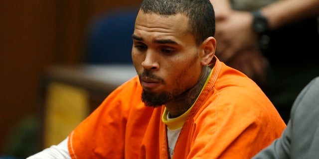 R&B singer Chris Brown, who pleaded guilty to assaulting his girlfriend Rihanna, appears in court for allegedly violating his probation, in Los Angeles, California, March 17, 2014. Brown on Monday was ordered by a Los Angeles judge to remain in jail at least until his April 23 probation violation hearing, related to his 2009 assault of his then-girlfriend, the singer Rihanna. REUTERS/Lucy Nicholson (UNITED STATES - Tags: CRIME LAW ENTERTAINMENT) - RTR3HHUB