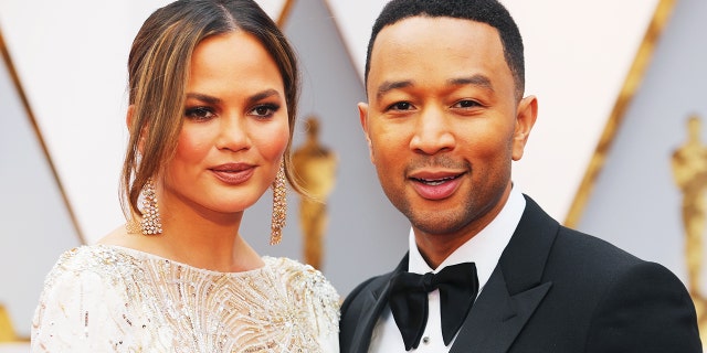 Chrissy Teigen (L) and John Legend (R)