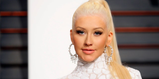 Singer Christina Aguilera arrives at the 2015 Vanity Fair Oscar Party in Beverly Hills, California February 22, 2015.