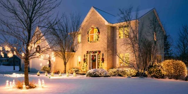 christmas-light-house