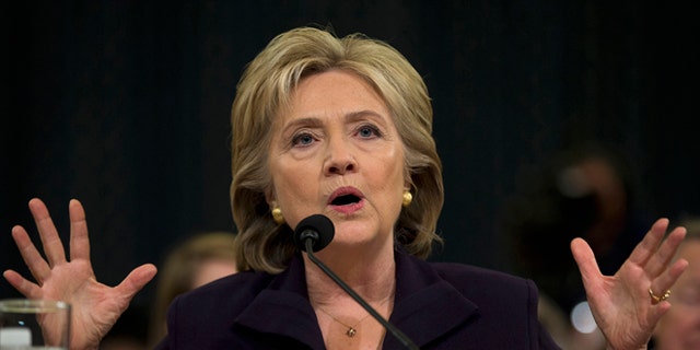 L'ancienne secrétaire d'État Hillary Rodham Clinton témoigne sur la colline du Capitole à Washington devant le House Benghazi Committee.  (PA)