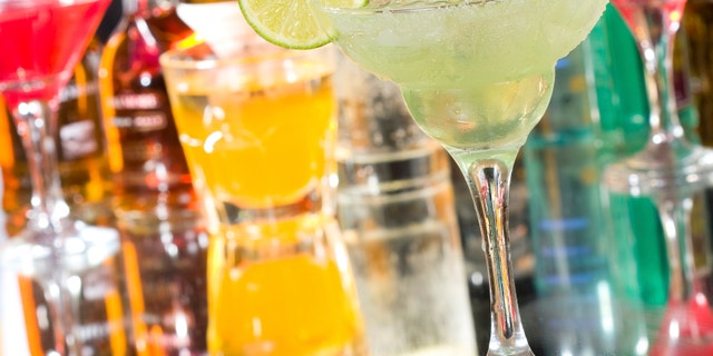 margarita cocktail with lime
