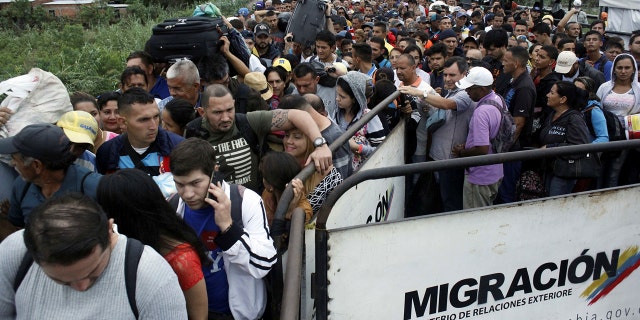 Venezuelans queueing to try to cross into Colombia from Venezuela through Simón Bolívar international bridge in Cúcuta, Colombia